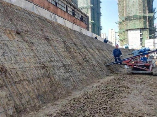 站前建筑边坡支护